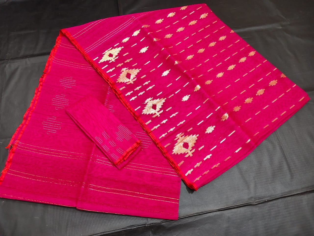 magenta jamdani saree with blouse piece