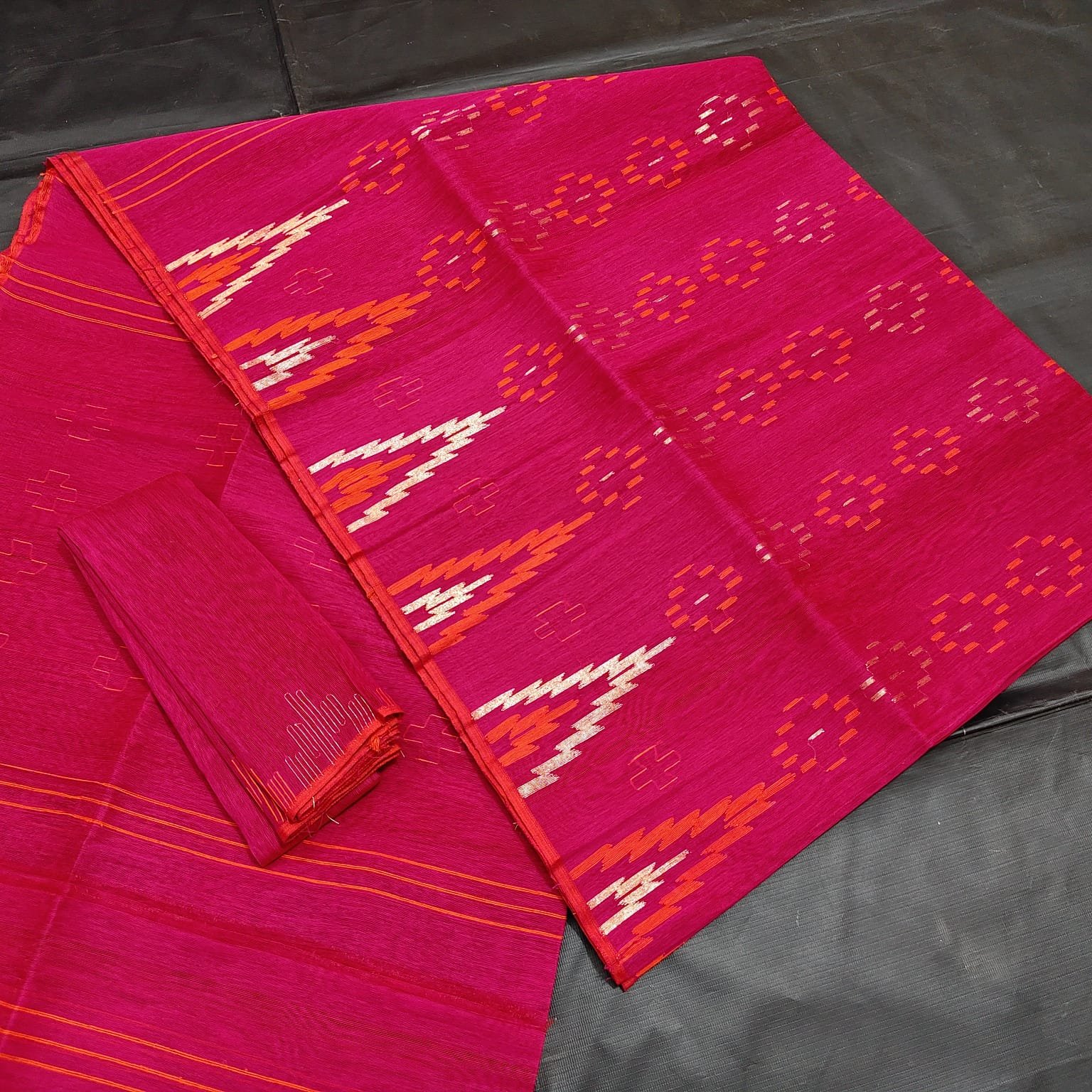 Magenta jamdani saree with blouse piece